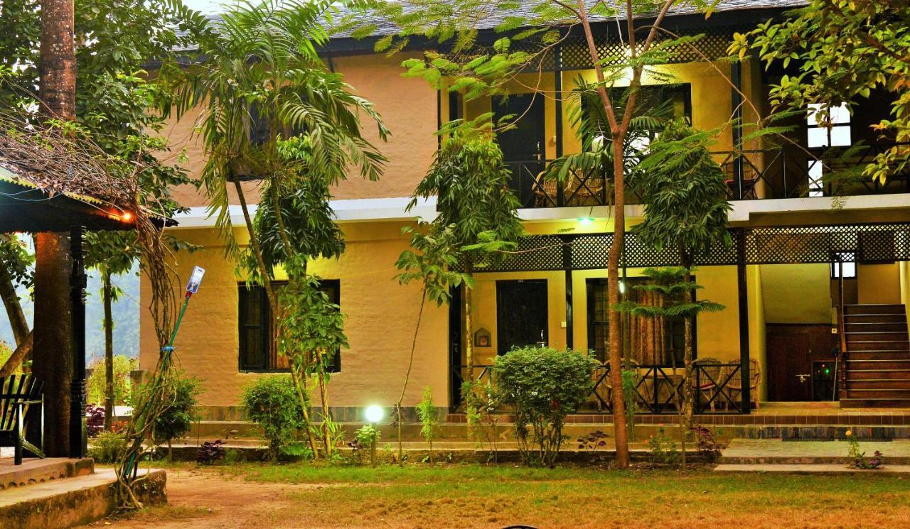 Hotel Parkside & Swimming Pool-Between Greenery And Azure ,Your Perfect Retreat Chitwan Exteriör bild