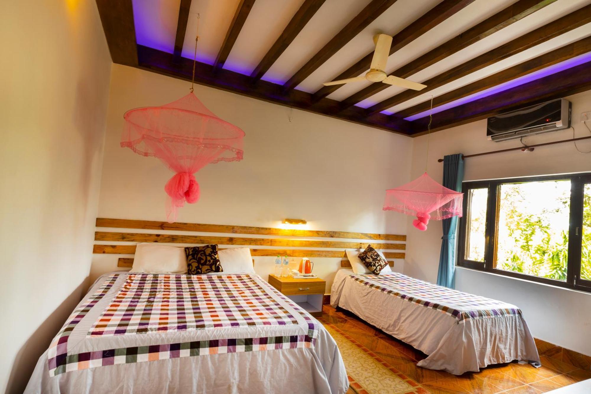 Hotel Parkside & Swimming Pool-Between Greenery And Azure ,Your Perfect Retreat Chitwan Exteriör bild
