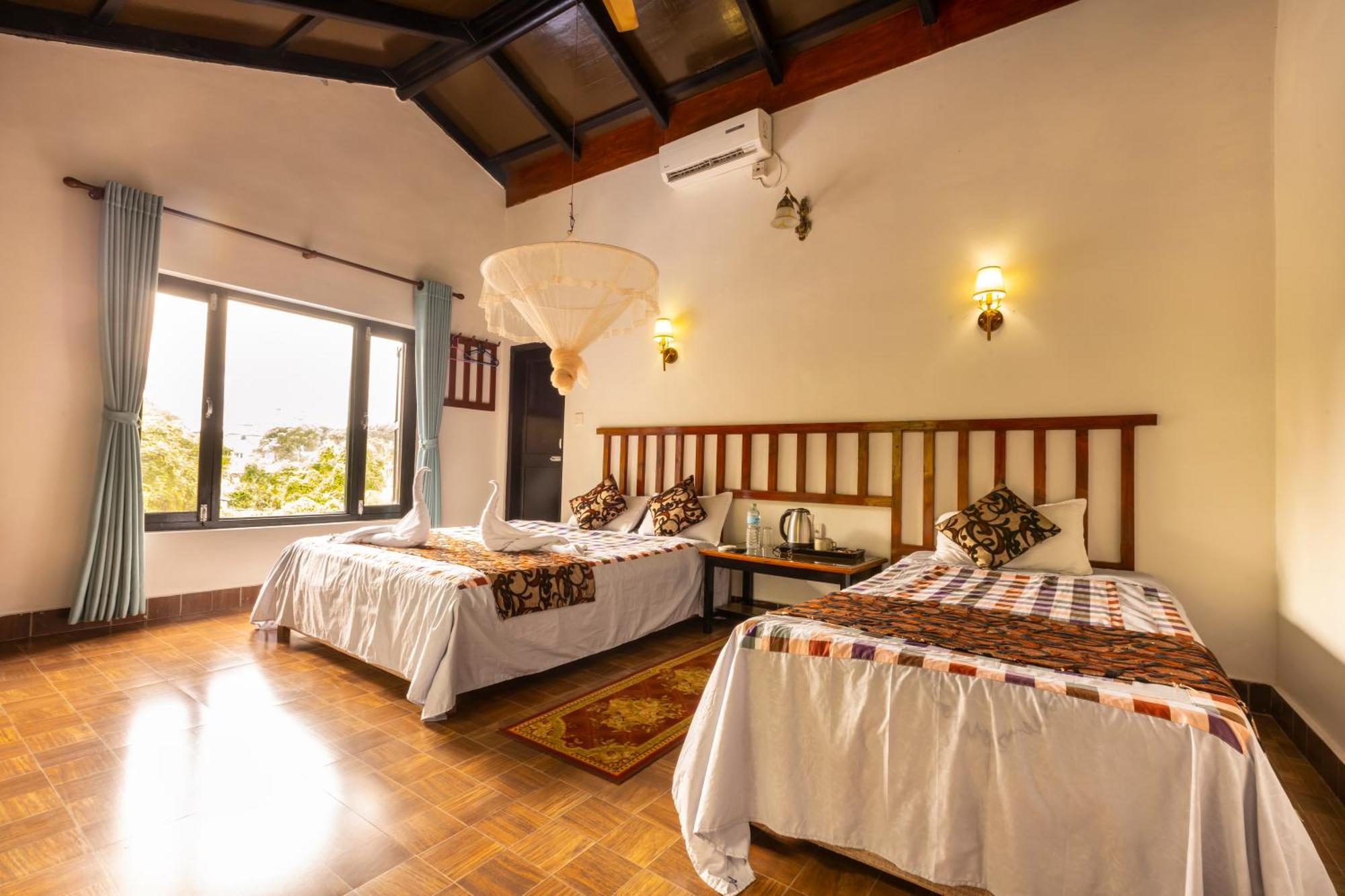 Hotel Parkside & Swimming Pool-Between Greenery And Azure ,Your Perfect Retreat Chitwan Exteriör bild