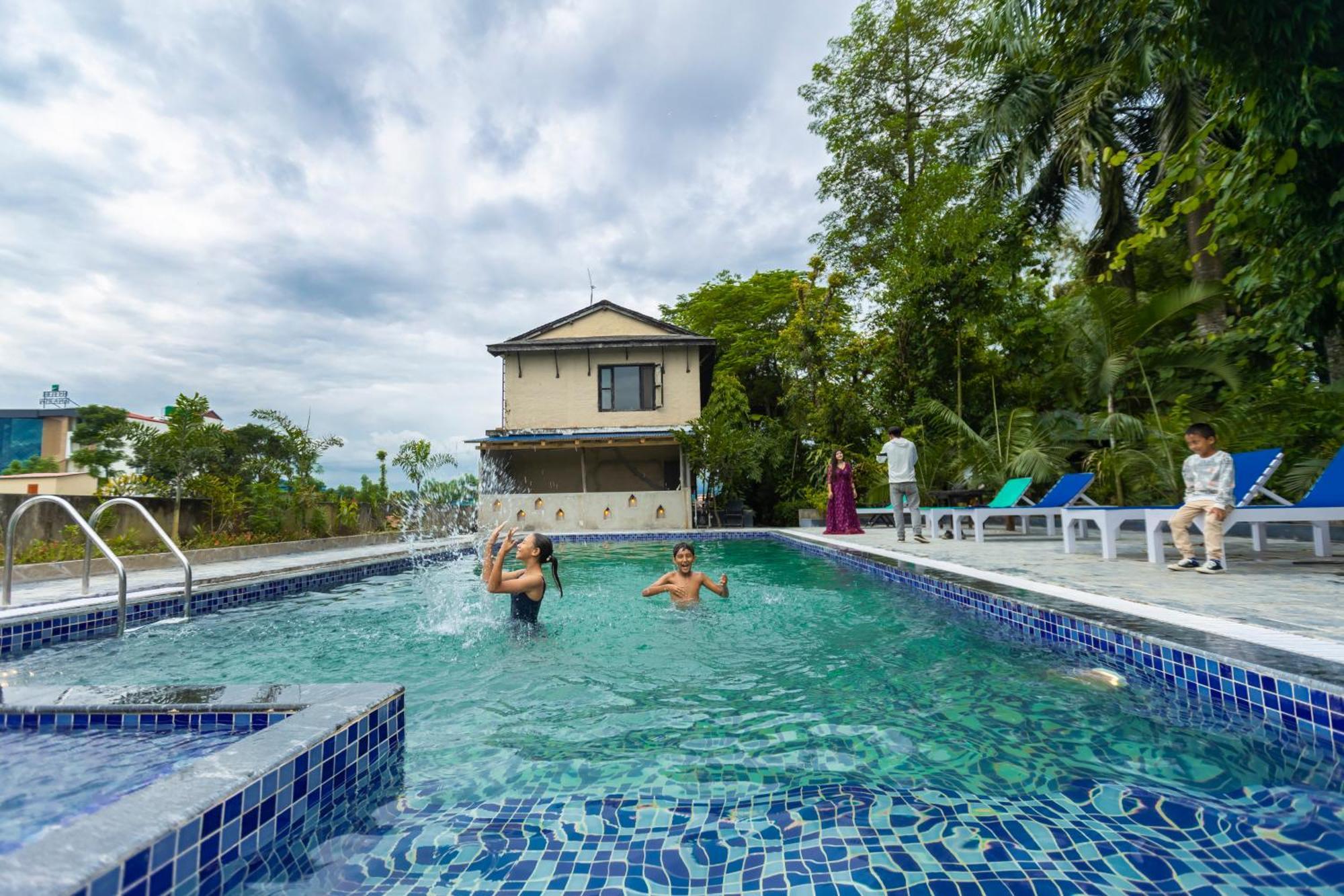 Hotel Parkside & Swimming Pool-Between Greenery And Azure ,Your Perfect Retreat Chitwan Exteriör bild