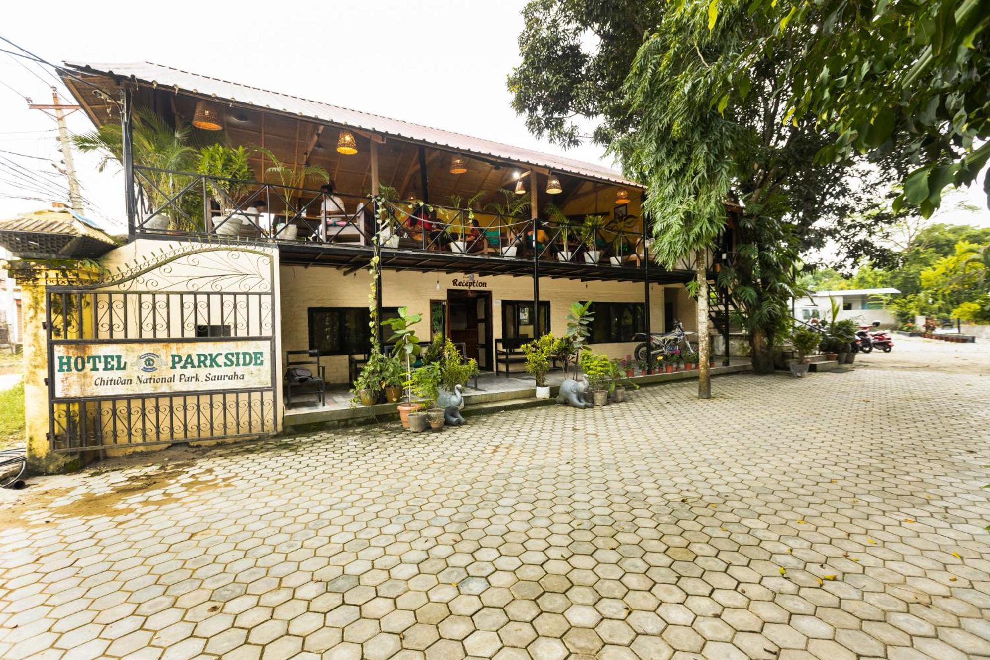 Hotel Parkside & Swimming Pool-Between Greenery And Azure ,Your Perfect Retreat Chitwan Exteriör bild