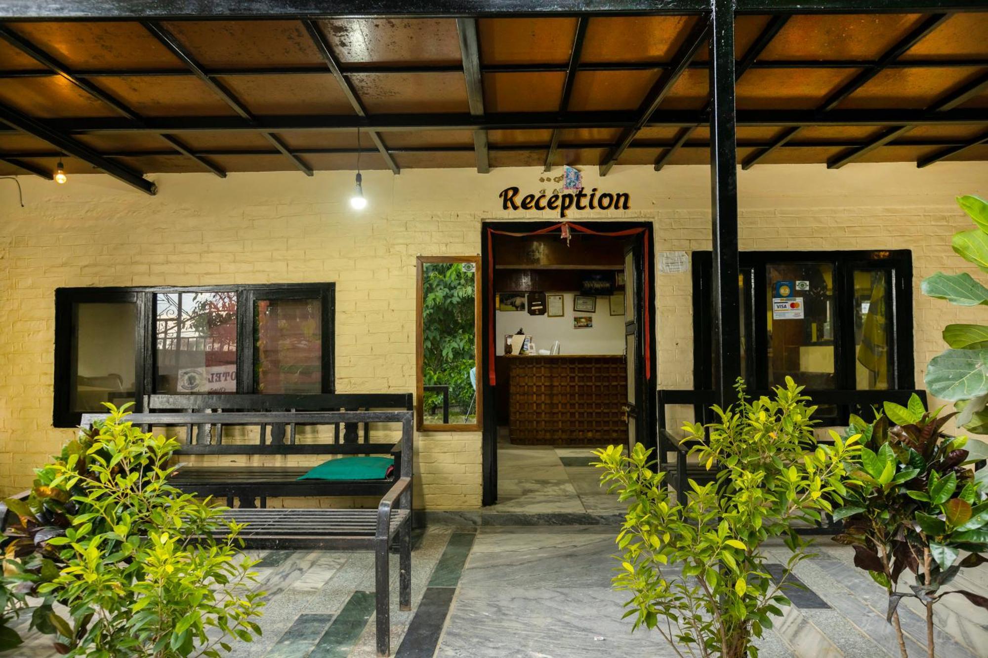 Hotel Parkside & Swimming Pool-Between Greenery And Azure ,Your Perfect Retreat Chitwan Exteriör bild