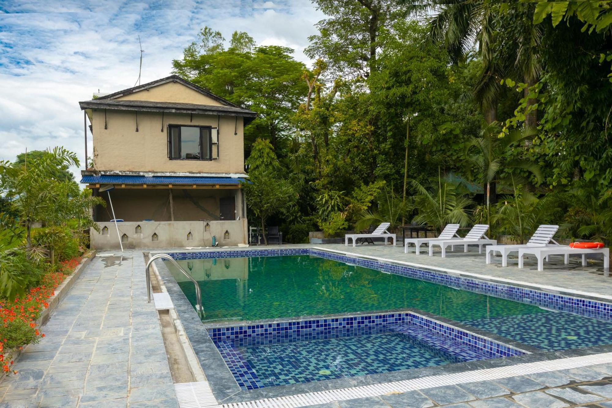 Hotel Parkside & Swimming Pool-Between Greenery And Azure ,Your Perfect Retreat Chitwan Exteriör bild