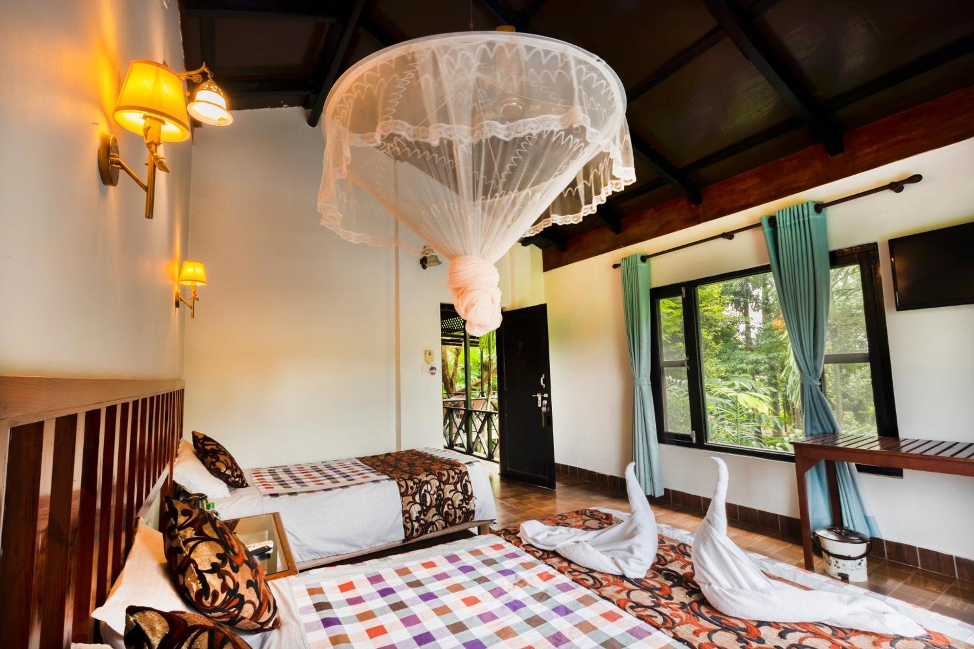 Hotel Parkside & Swimming Pool-Between Greenery And Azure ,Your Perfect Retreat Chitwan Exteriör bild