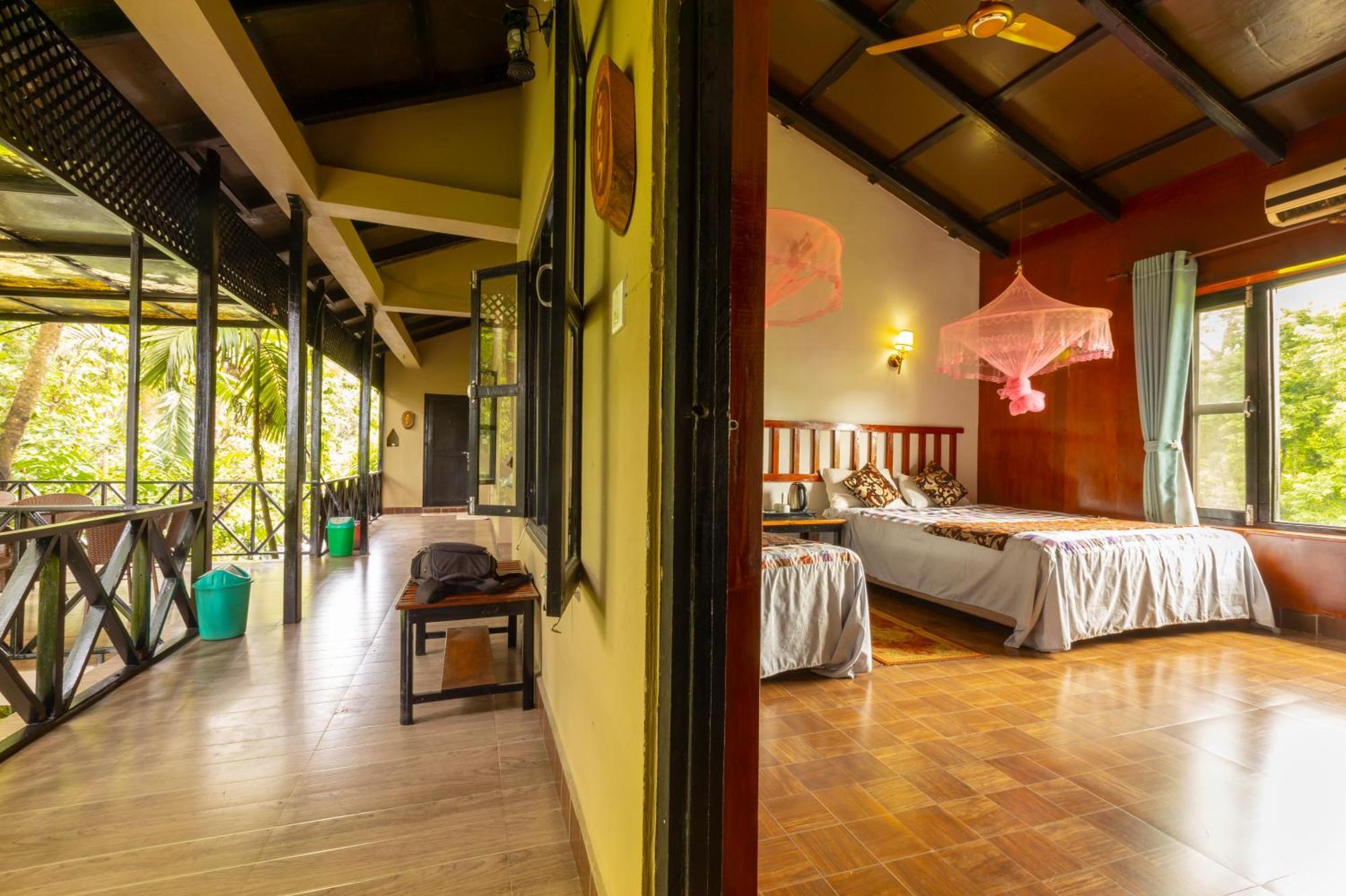 Hotel Parkside & Swimming Pool-Between Greenery And Azure ,Your Perfect Retreat Chitwan Exteriör bild