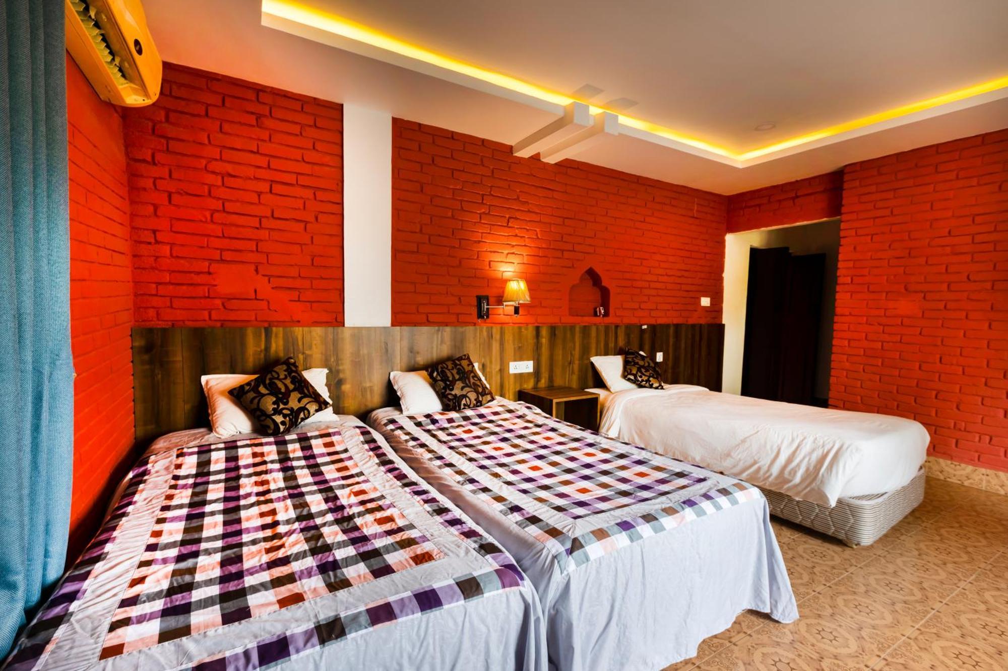 Hotel Parkside & Swimming Pool-Between Greenery And Azure ,Your Perfect Retreat Chitwan Exteriör bild