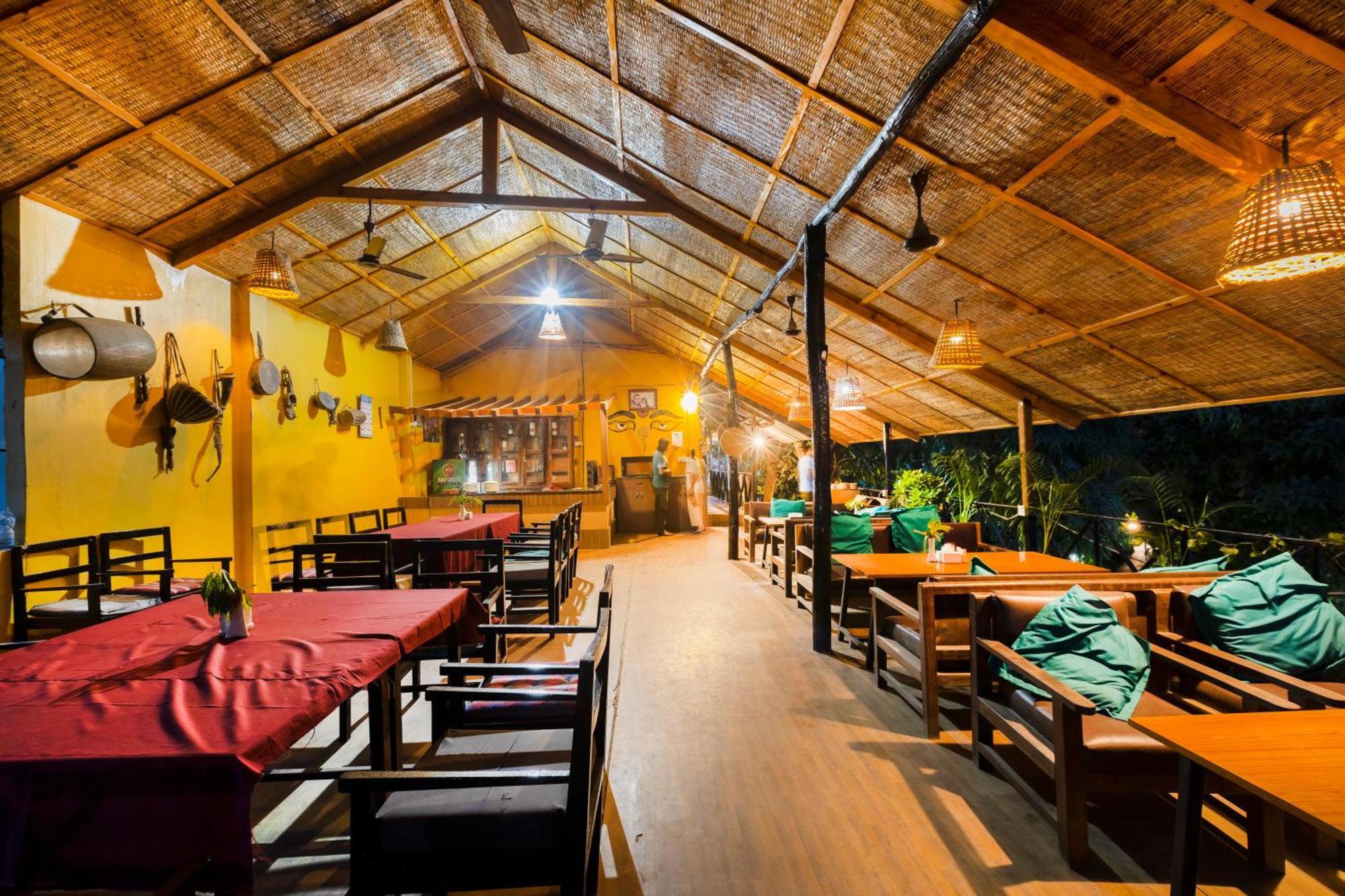 Hotel Parkside & Swimming Pool-Between Greenery And Azure ,Your Perfect Retreat Chitwan Exteriör bild