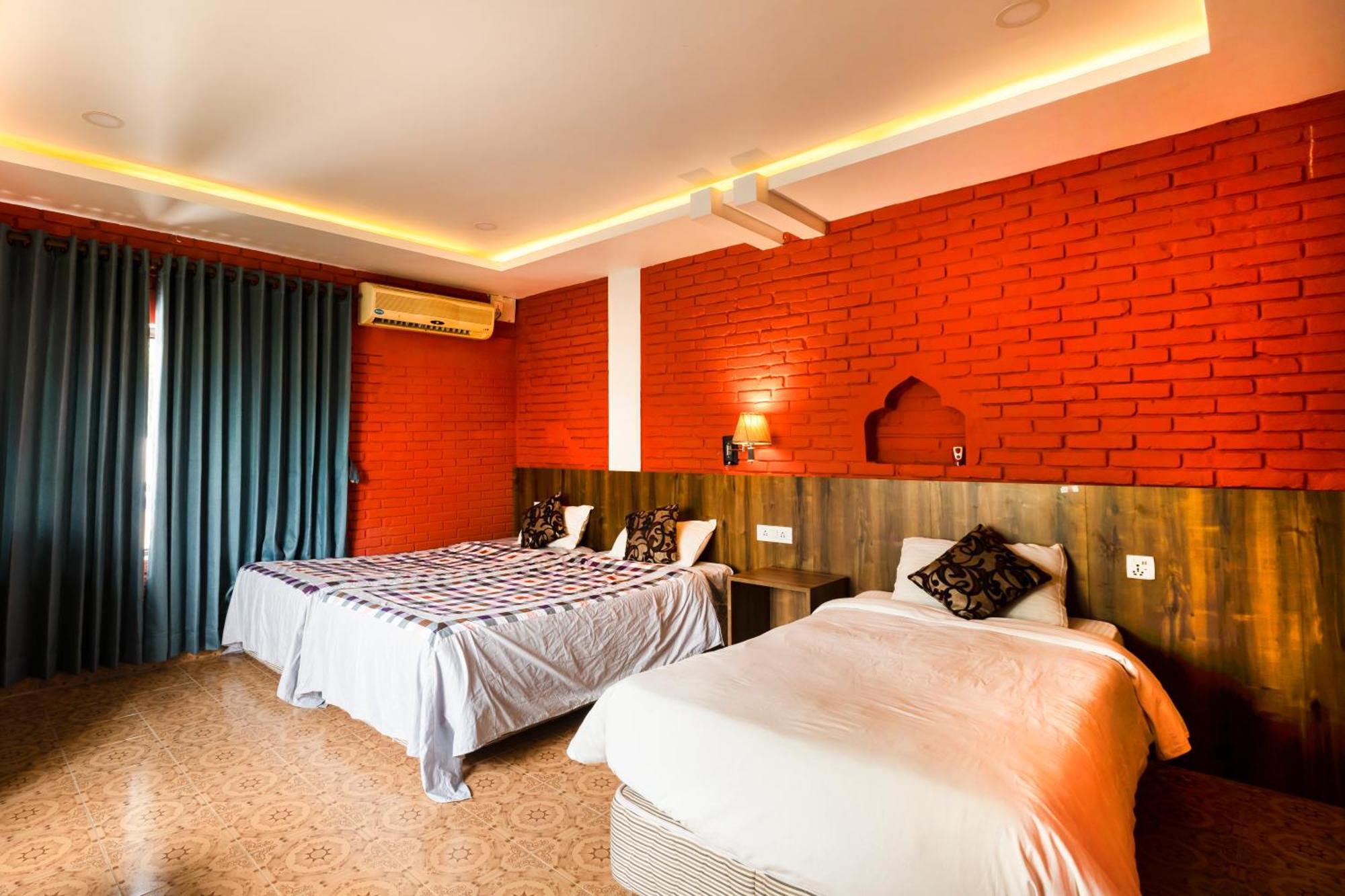 Hotel Parkside & Swimming Pool-Between Greenery And Azure ,Your Perfect Retreat Chitwan Exteriör bild