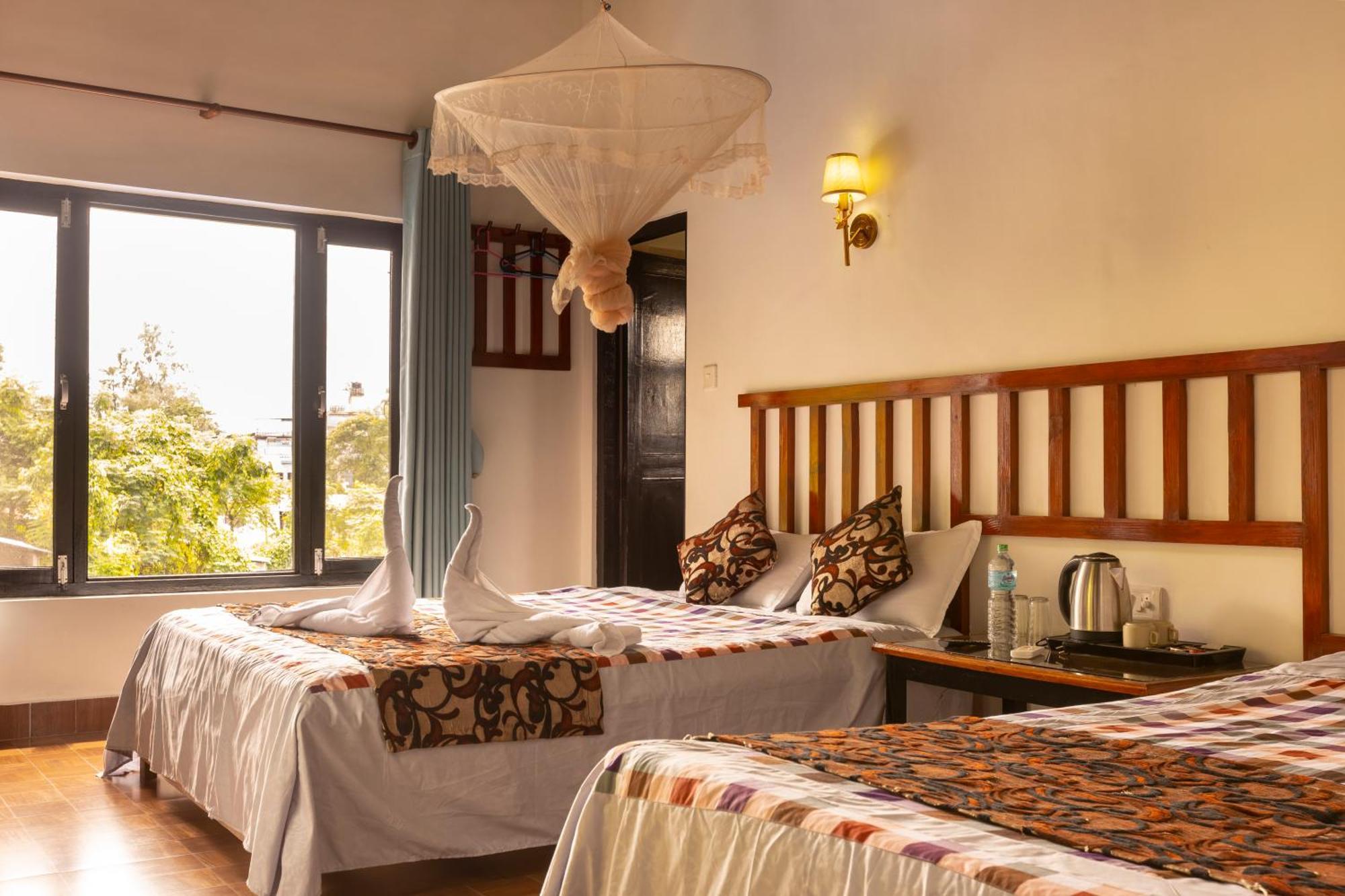 Hotel Parkside & Swimming Pool-Between Greenery And Azure ,Your Perfect Retreat Chitwan Exteriör bild