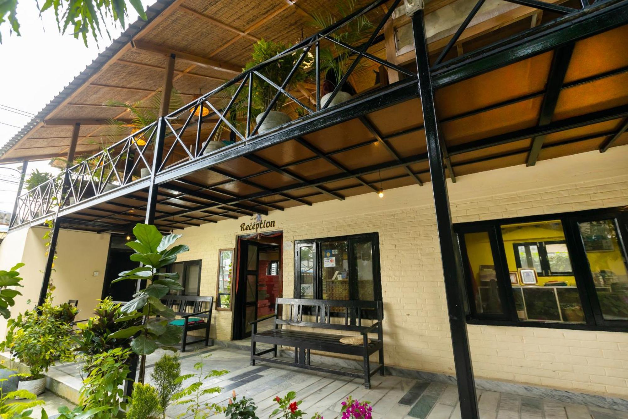 Hotel Parkside & Swimming Pool-Between Greenery And Azure ,Your Perfect Retreat Chitwan Exteriör bild