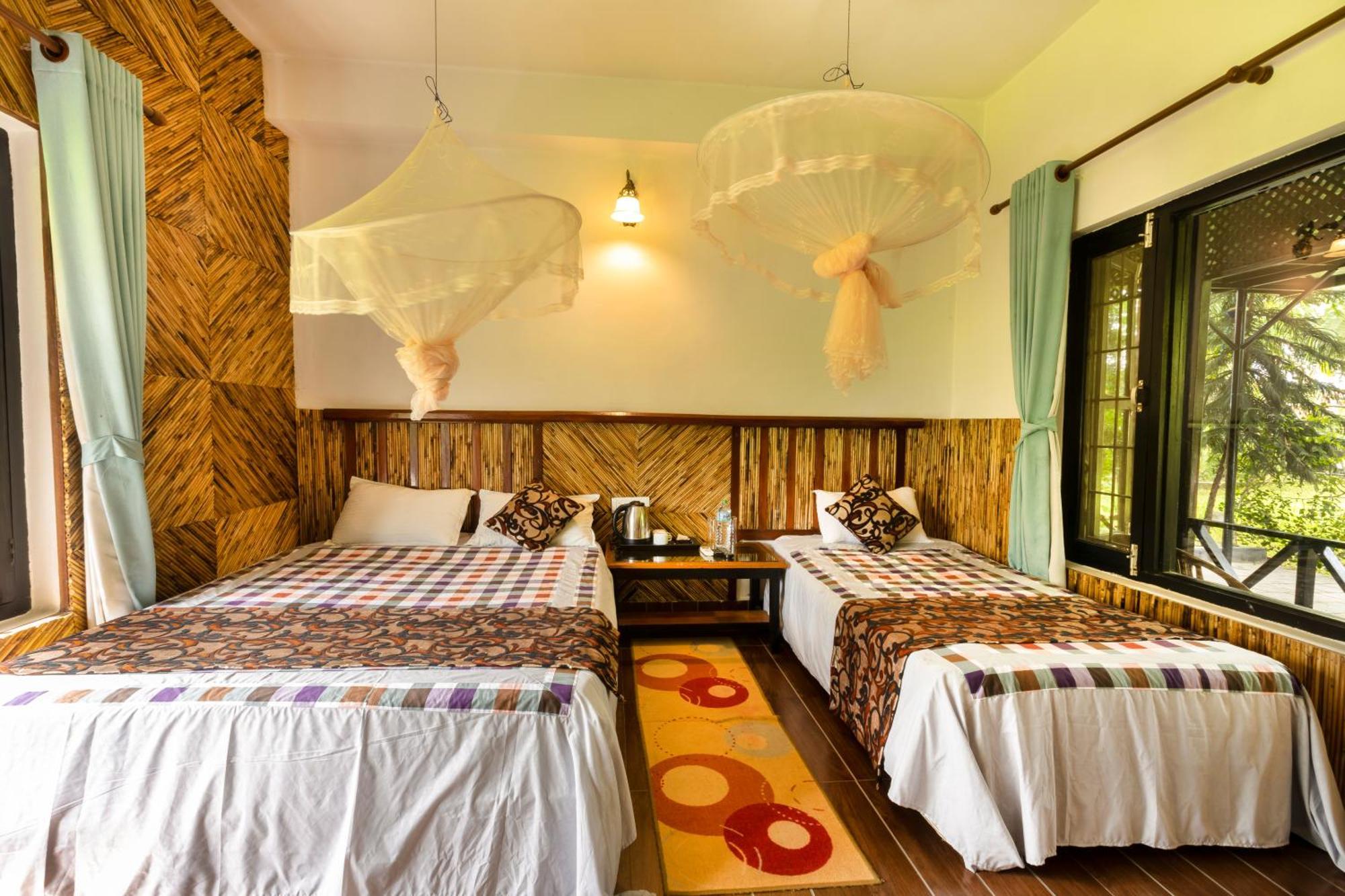 Hotel Parkside & Swimming Pool-Between Greenery And Azure ,Your Perfect Retreat Chitwan Exteriör bild