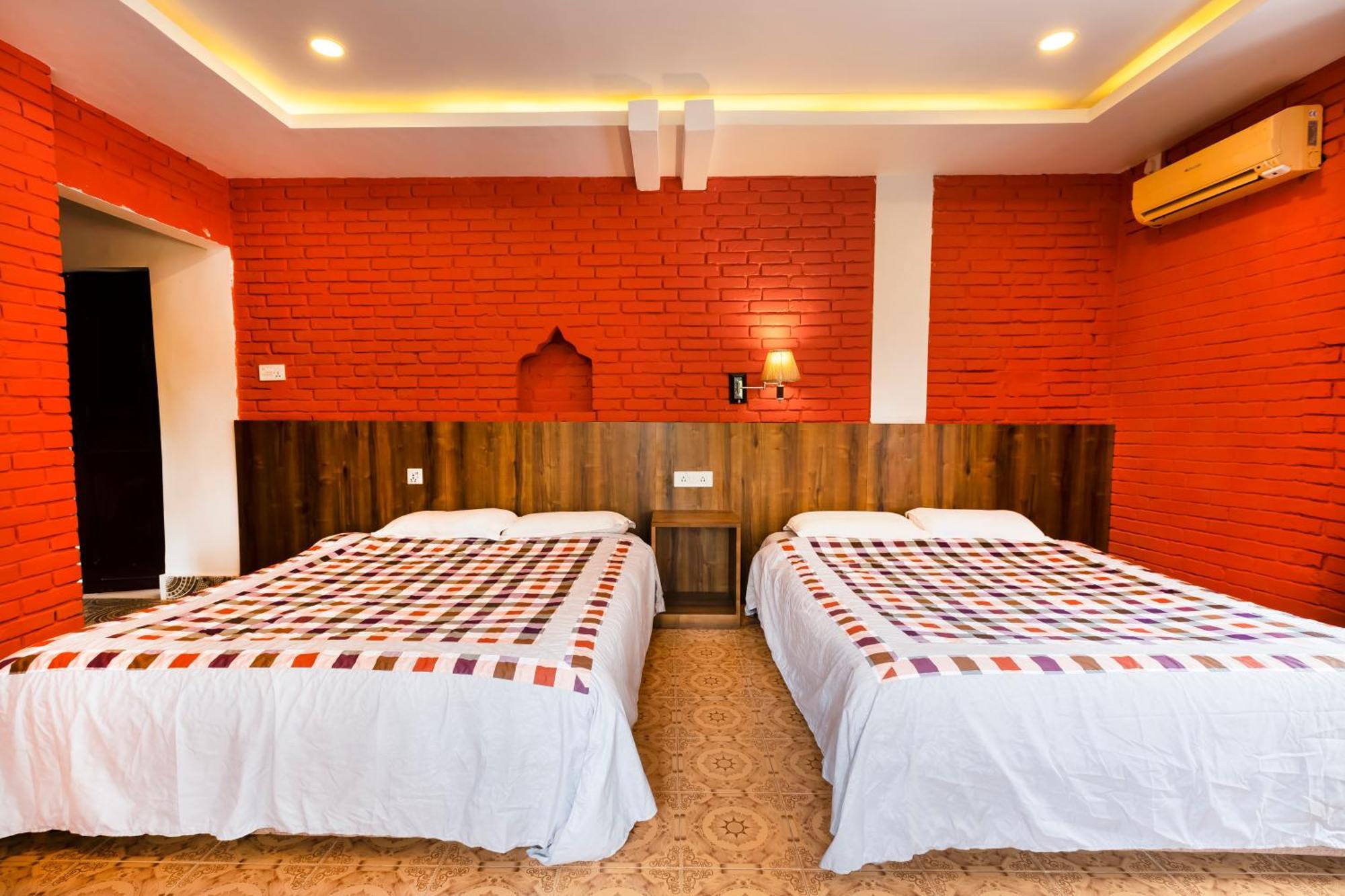 Hotel Parkside & Swimming Pool-Between Greenery And Azure ,Your Perfect Retreat Chitwan Exteriör bild