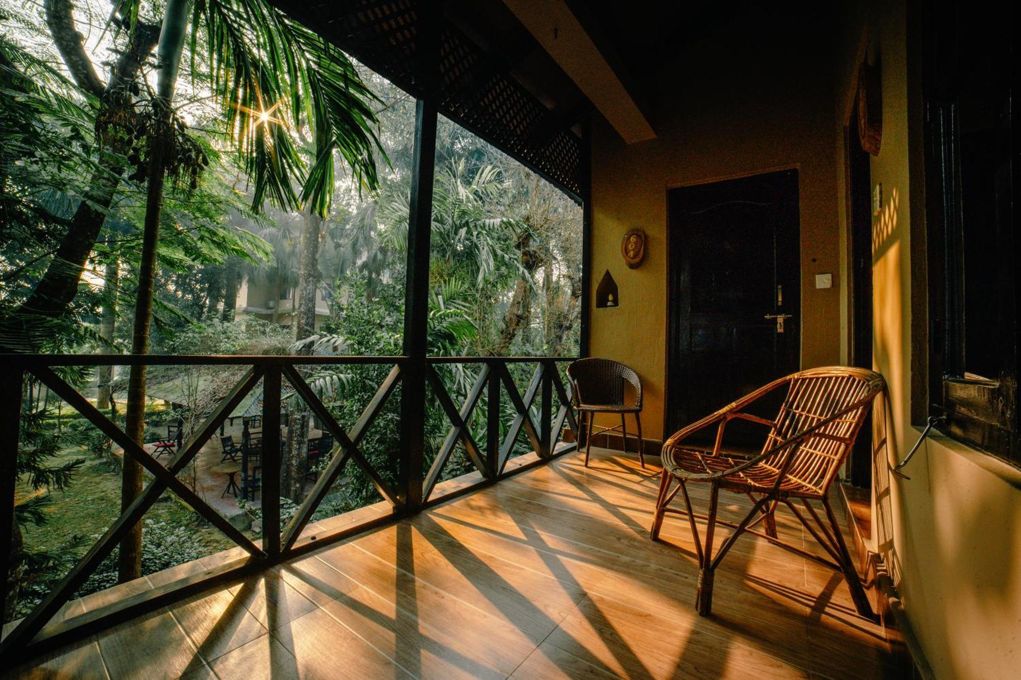 Hotel Parkside & Swimming Pool-Between Greenery And Azure ,Your Perfect Retreat Chitwan Exteriör bild