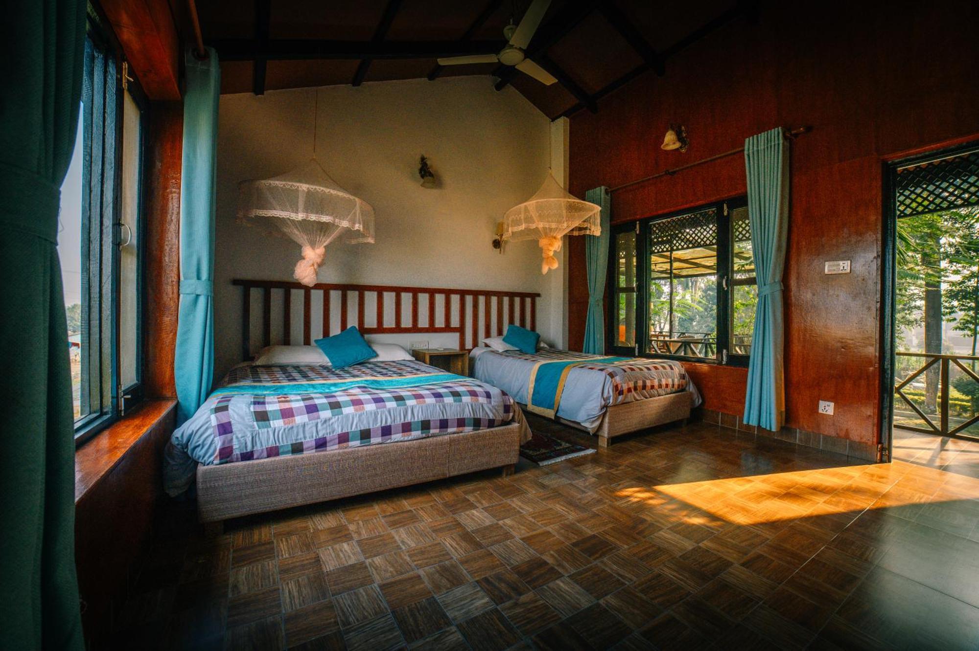 Hotel Parkside & Swimming Pool-Between Greenery And Azure ,Your Perfect Retreat Chitwan Exteriör bild