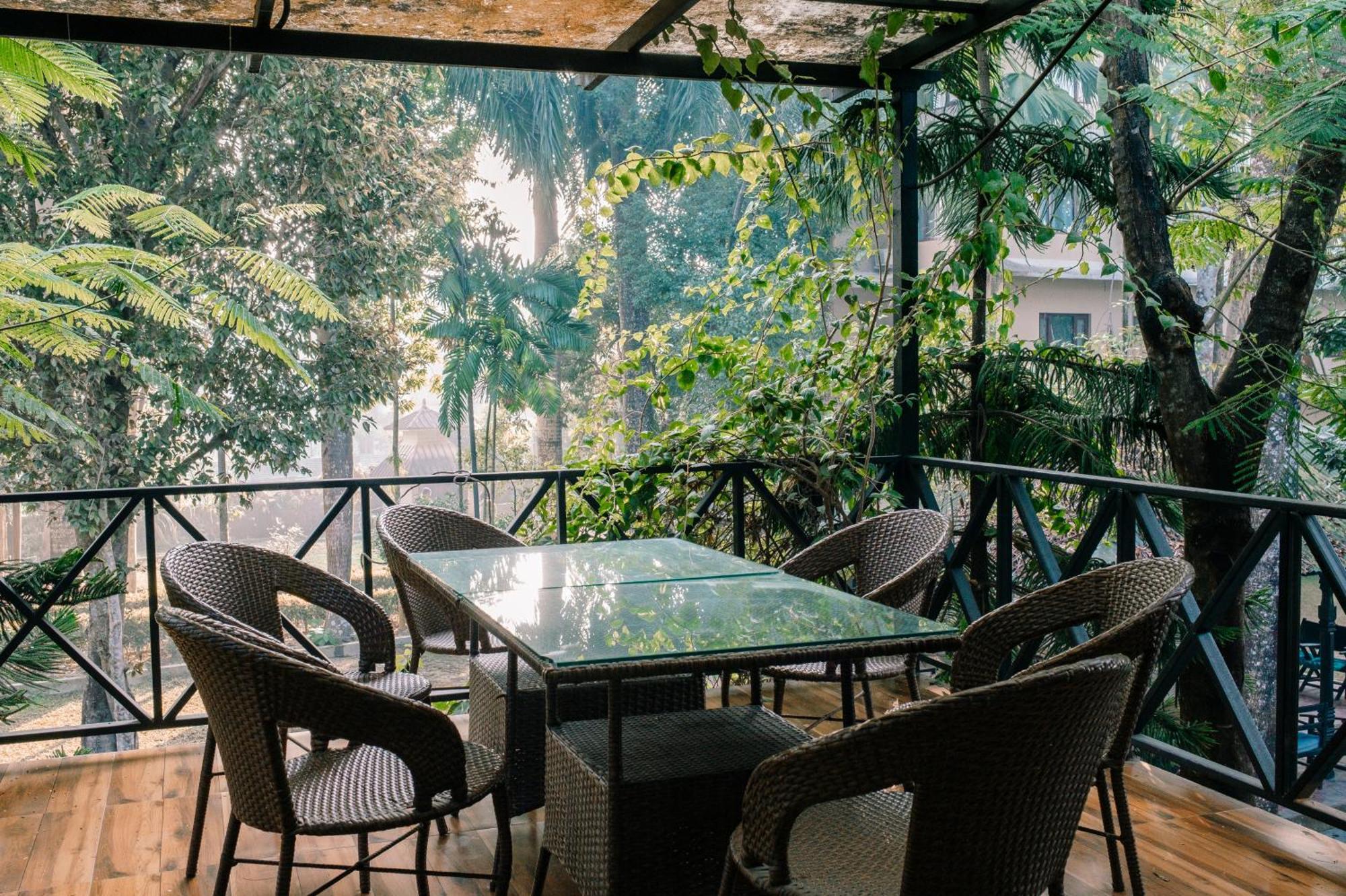 Hotel Parkside & Swimming Pool-Between Greenery And Azure ,Your Perfect Retreat Chitwan Exteriör bild
