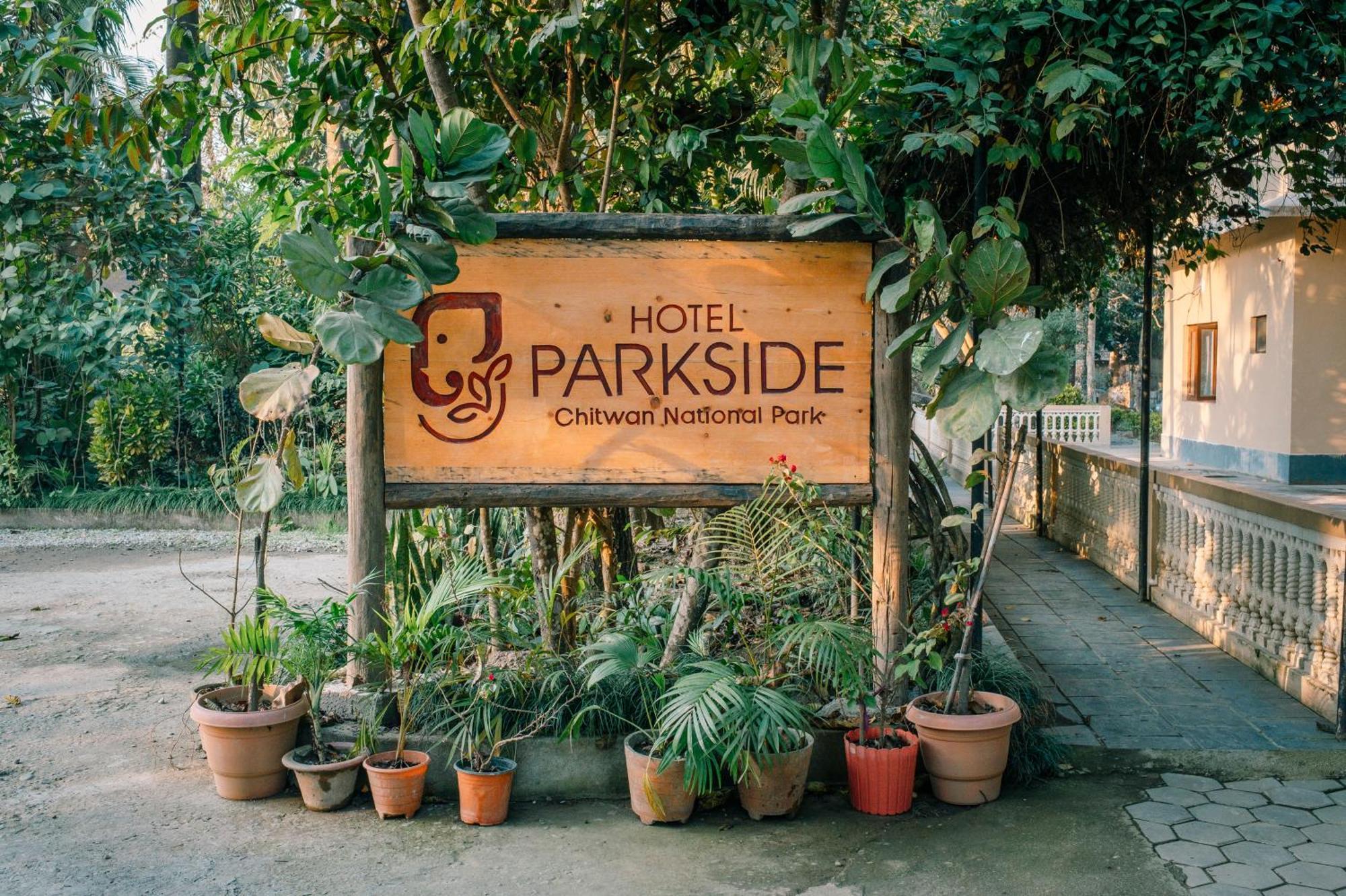 Hotel Parkside & Swimming Pool-Between Greenery And Azure ,Your Perfect Retreat Chitwan Exteriör bild