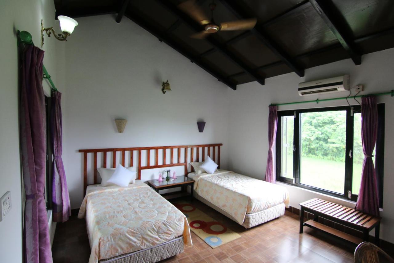 Hotel Parkside & Swimming Pool-Between Greenery And Azure ,Your Perfect Retreat Chitwan Exteriör bild